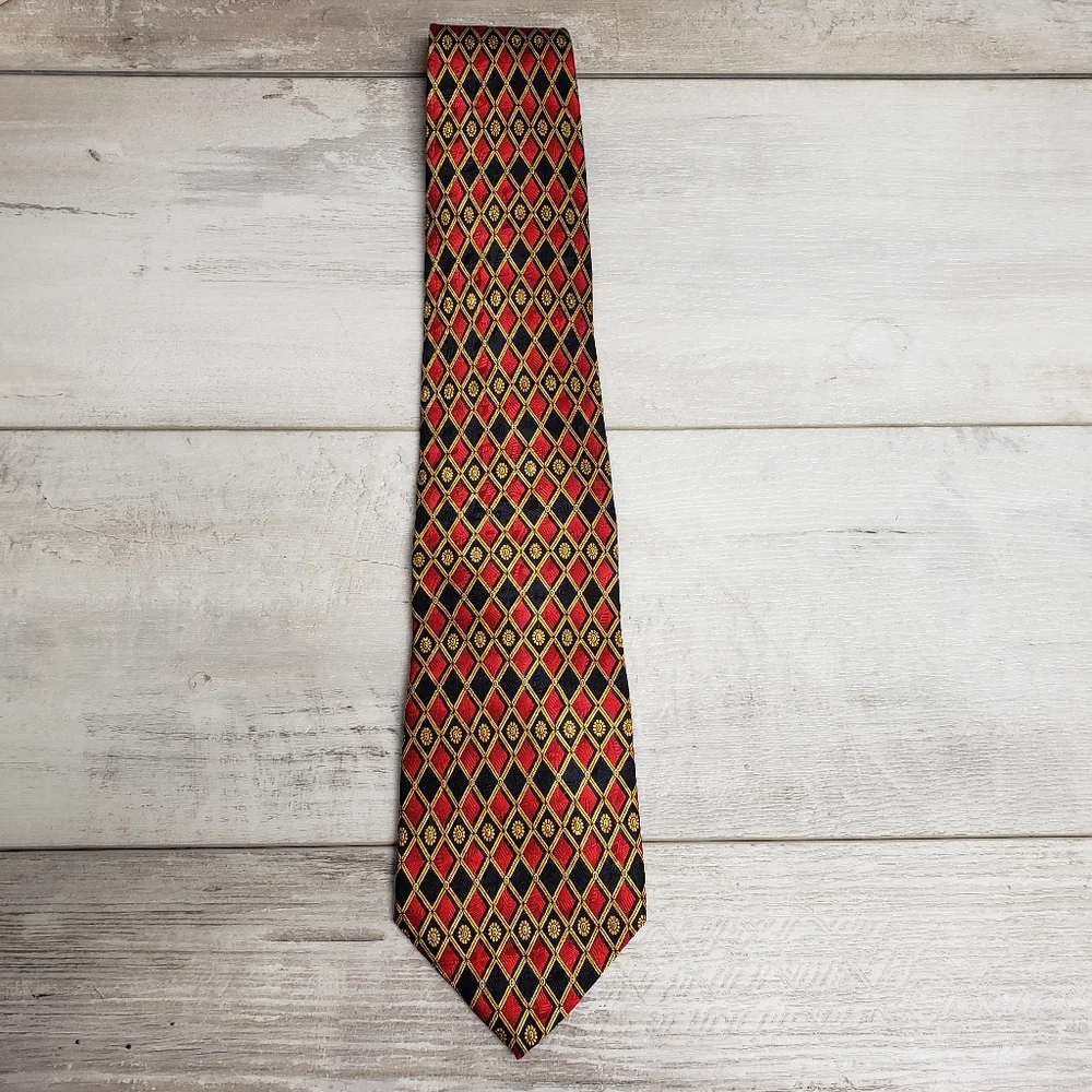 ROUNDTREE & YORKE Mens Necktie 100% Silk Blue and Red Geometric Pattern